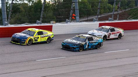NASCAR at Darlington odds, predictions: Advanced model make.